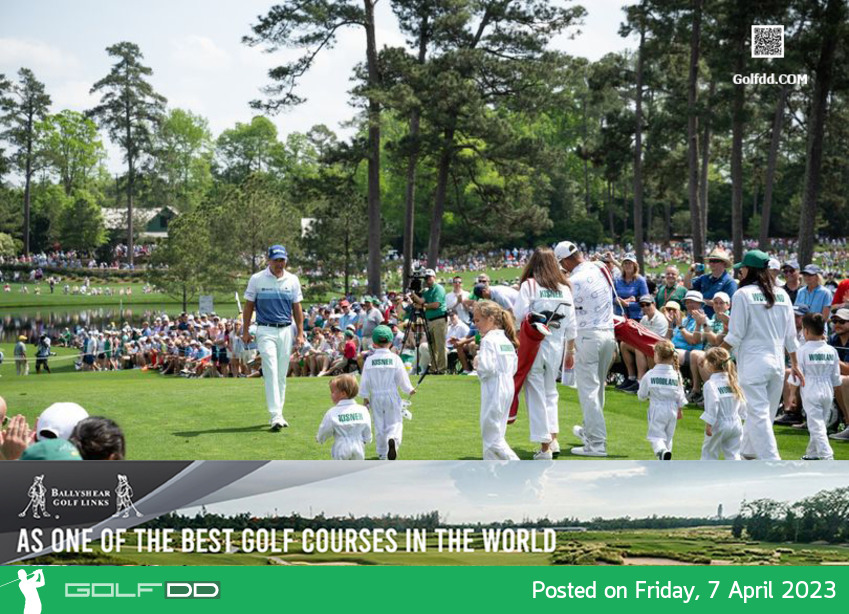 เควิน คิสเนอร์ โปรอเมริกันพร้อมกับครอบครอบครัว ระหว่างการเล่น Par 3 Contest ณ  Augusta National Golf Club 